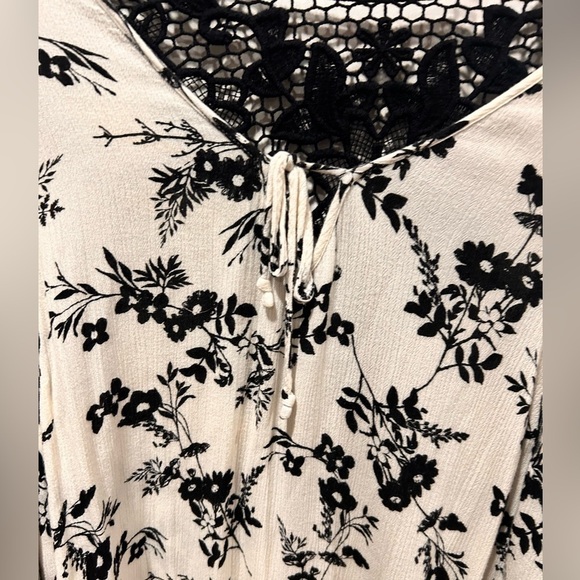 Torrid Womens 0X White Floral Print Bell Sleeve - Picture 11 of 14